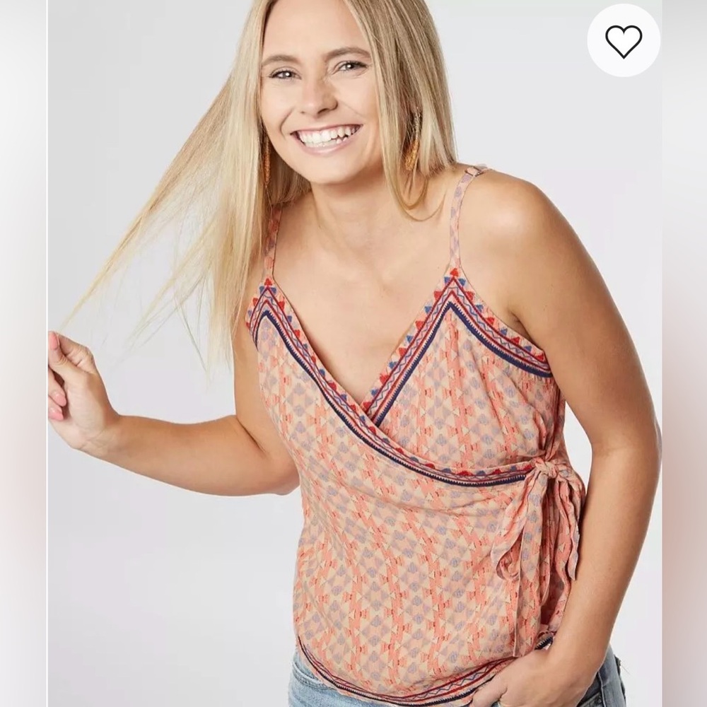 Buckle Miss Me Geo Surplice embroidered wrap  peach & navy tank top